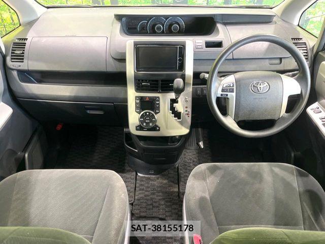Toyota NOAH 2013-08 7501913-1
