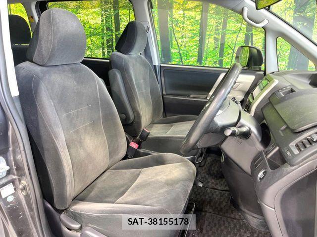 Toyota NOAH 2013-08 7501913-7