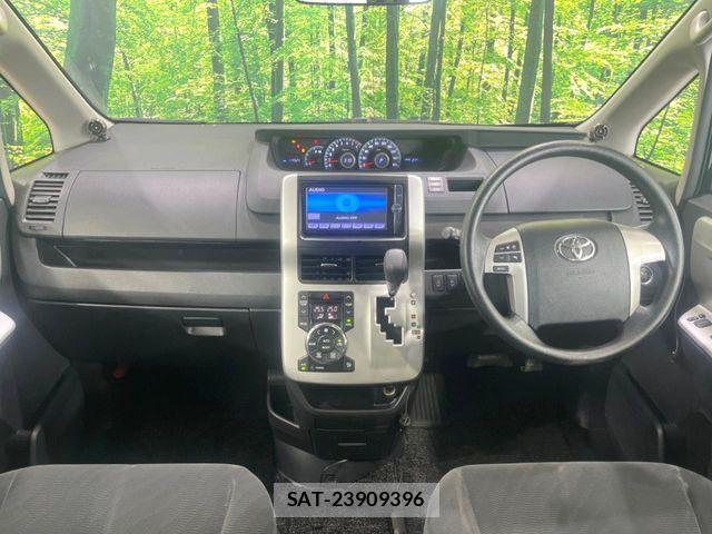 Toyota NOAH 2013-07 7501914-1