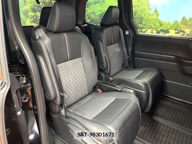 Toyota NOAH 2025-09 7501895-10