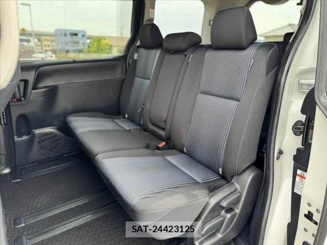 Toyota NOAH 2014-02 7501910-17