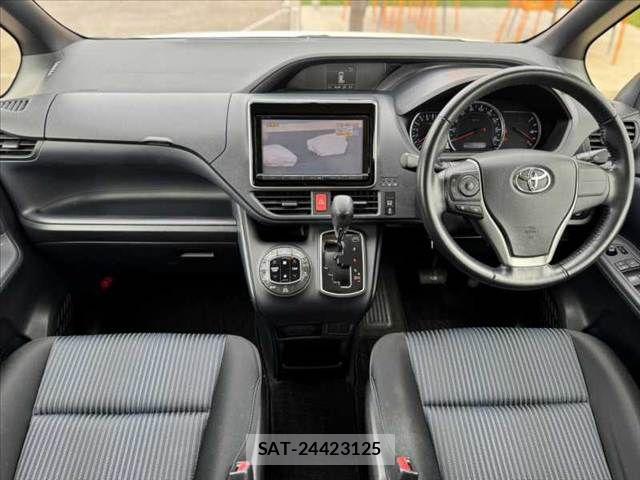 Toyota NOAH 2014-02 7501910-1