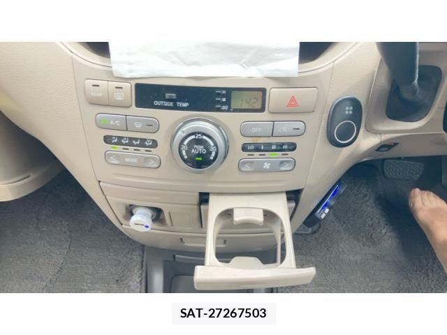 Toyota NOAH 2005-11 7509456-11
