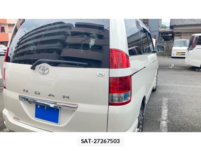 Toyota NOAH 2005-11 7509456-16