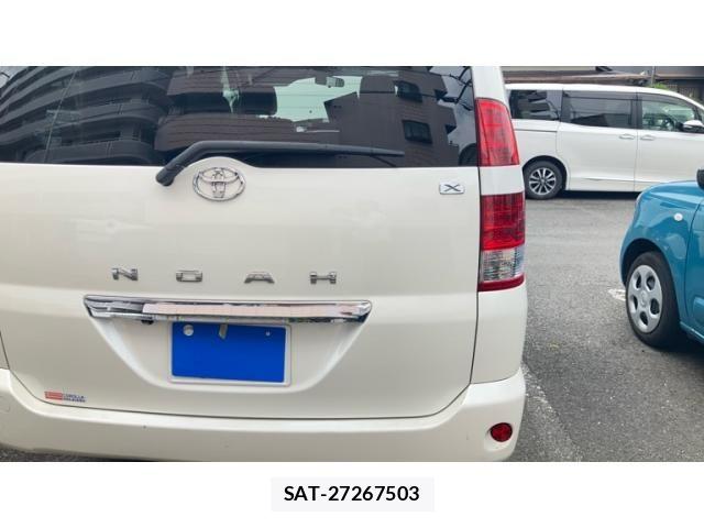 Toyota NOAH 2005-11 7509456-17