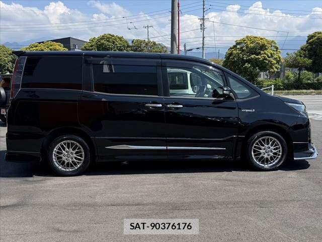 Toyota NOAH 2017-12 7501908-10