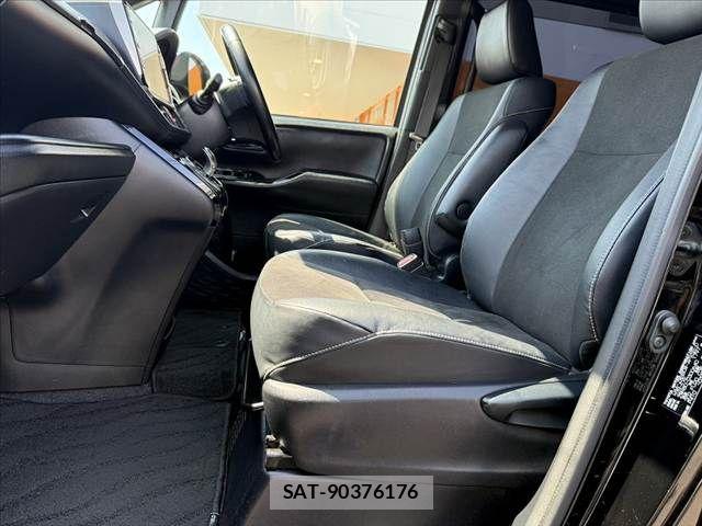 Toyota NOAH 2017-12 7501908-16