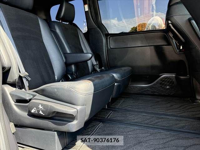 Toyota NOAH 2017-12 7501908-17