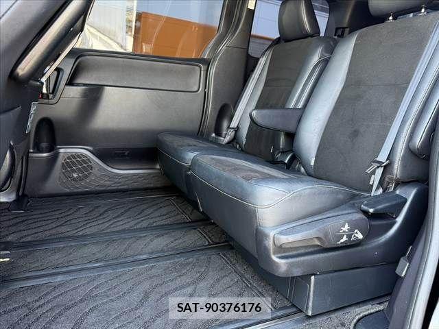 Toyota NOAH 2017-12 7501908-18
