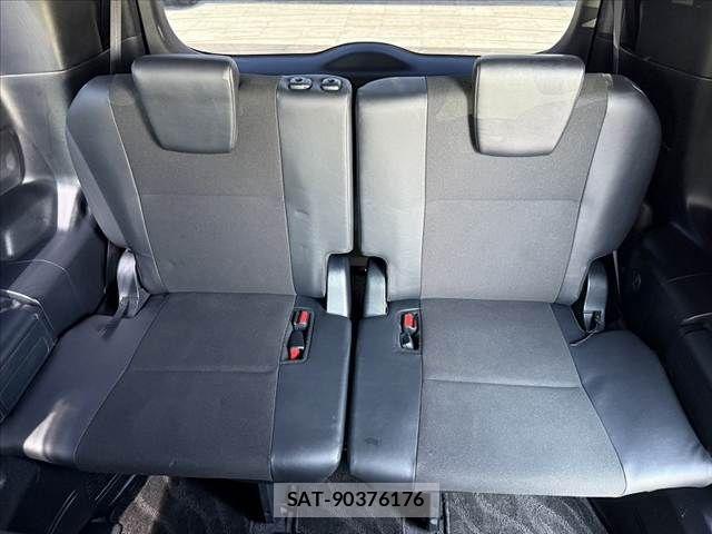 Toyota NOAH 2017-12 7501908-19