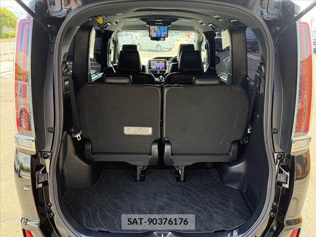 Toyota NOAH 2017-12 7501908-20