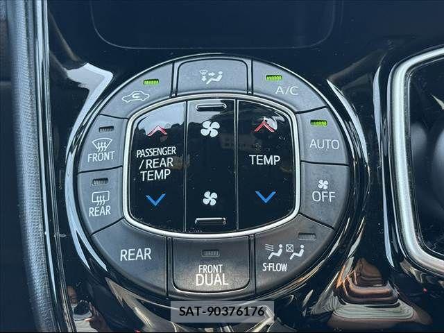 Toyota NOAH 2017-12 7501908-25