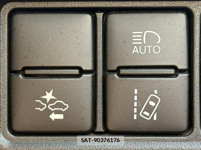 Toyota NOAH 2017-12 7501908-27