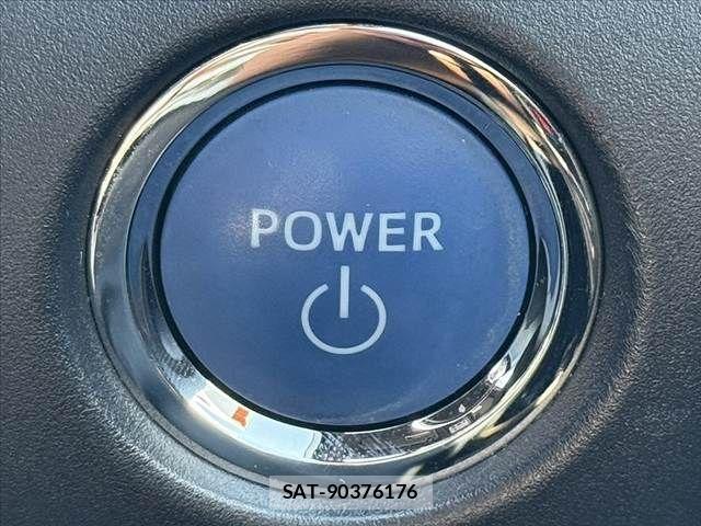 Toyota NOAH 2017-12 7501908-4