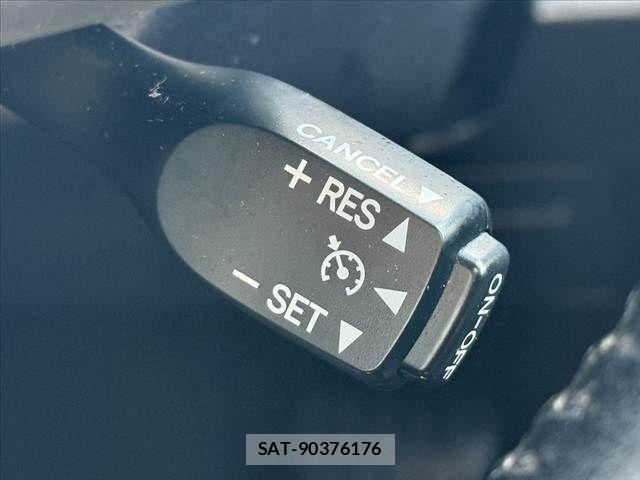 Toyota NOAH 2017-12 7501908-6