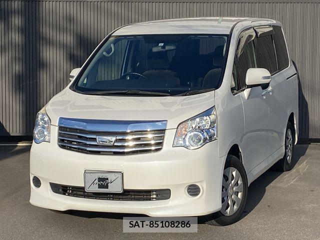 Toyota NOAH 2013-12 7501915-0