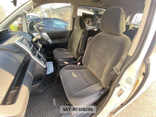 Toyota NOAH 2013-12 7501915-10