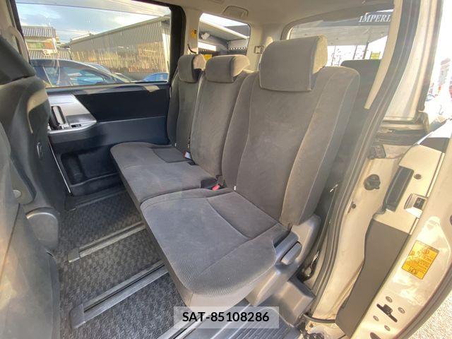 Toyota NOAH 2013-12 7501915-11