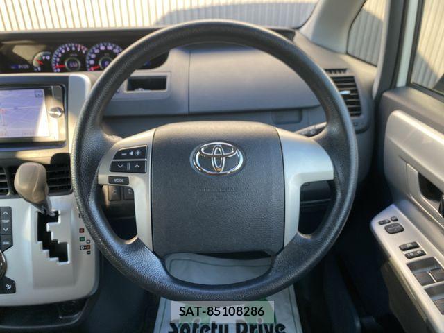 Toyota NOAH 2013-12 7501915-12