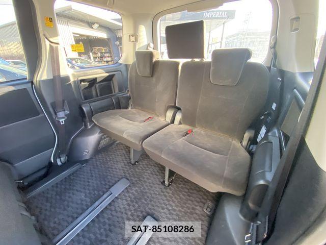 Toyota NOAH 2013-12 7501915-16