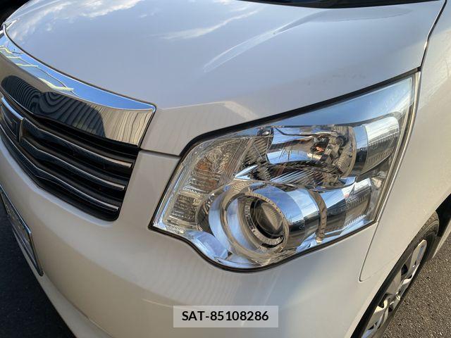 Toyota NOAH 2013-12 7501915-19