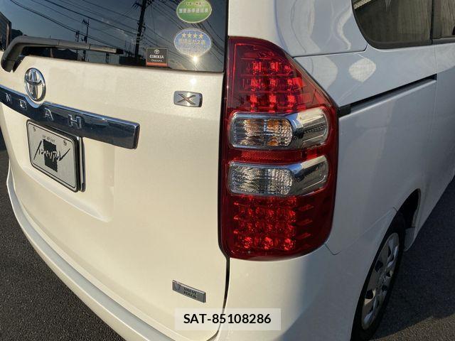 Toyota NOAH 2013-12 7501915-20