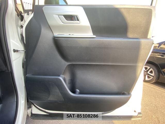 Toyota NOAH 2013-12 7501915-23