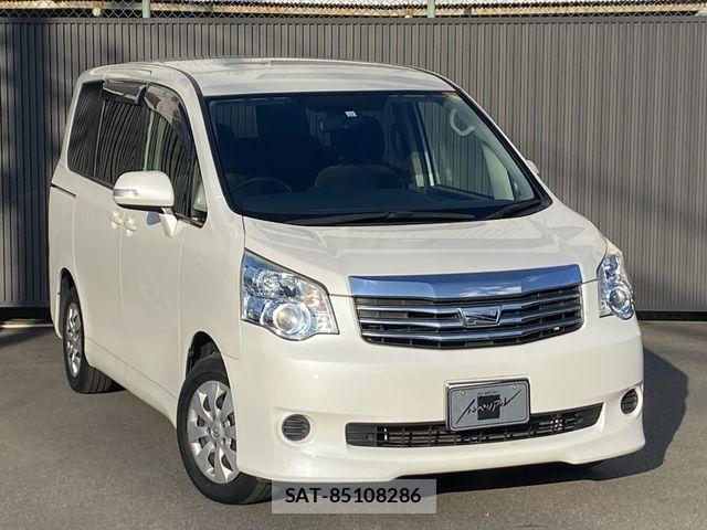 Toyota NOAH 2013-12 7501915-5