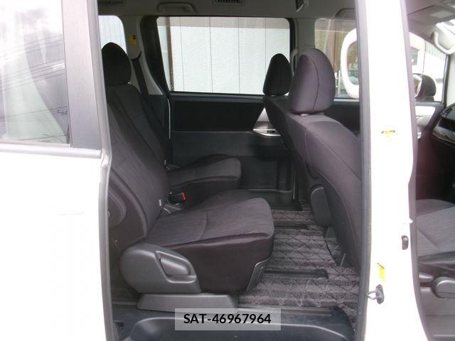 Toyota NOAH 2011-03 7501916-11