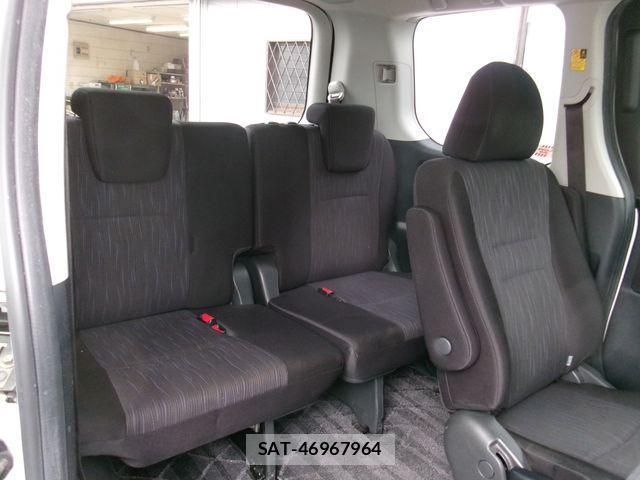 Toyota NOAH 2011-03 7501916-12