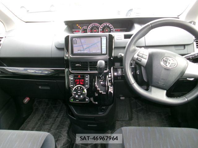Toyota NOAH 2011-03 7501916-1
