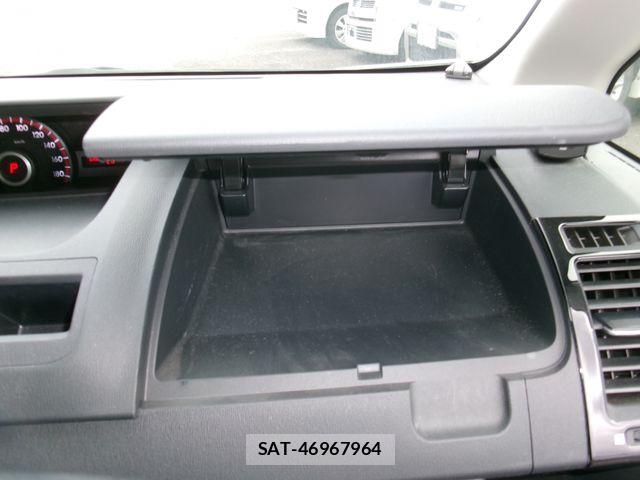 Toyota NOAH 2011-03 7501916-21