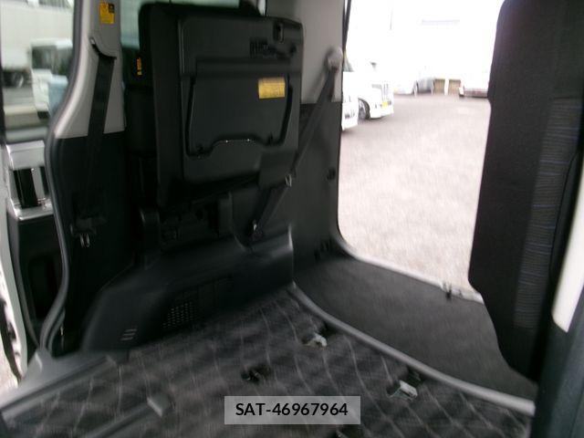 Toyota NOAH 2011-03 7501916-27