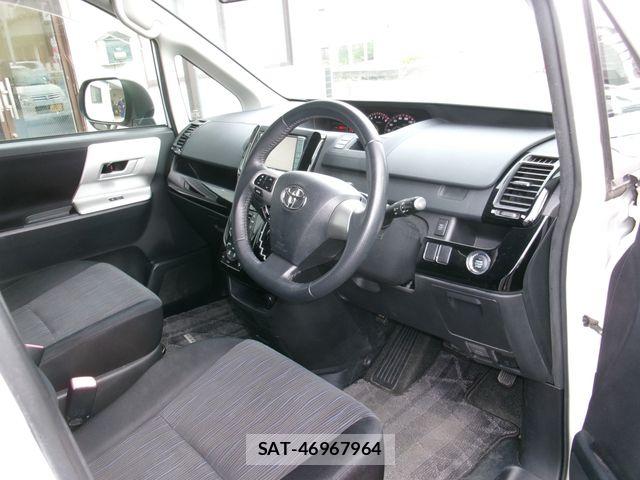 Toyota NOAH 2011-03 7501916-4