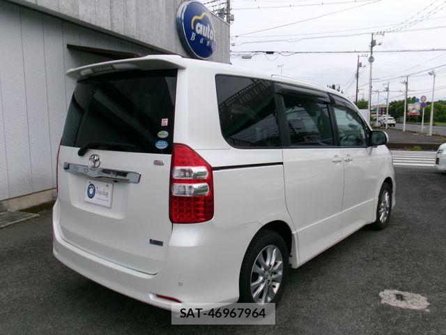 Toyota NOAH 2011-03 7501916-8