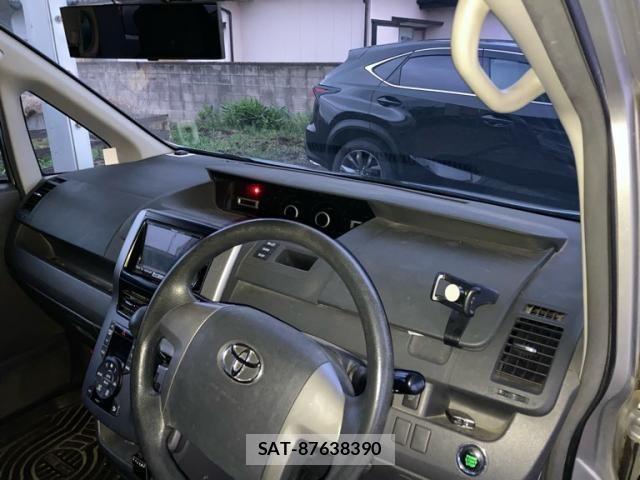 Toyota NOAH 2007-07 7501924-13