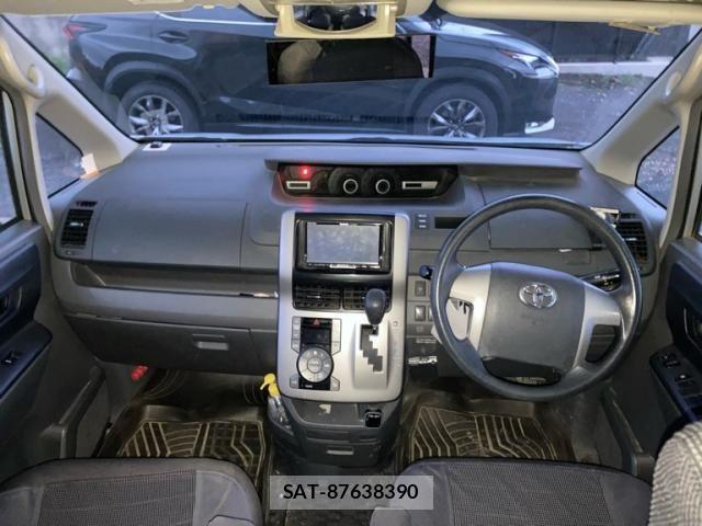Toyota NOAH 2007-07 7501924-16