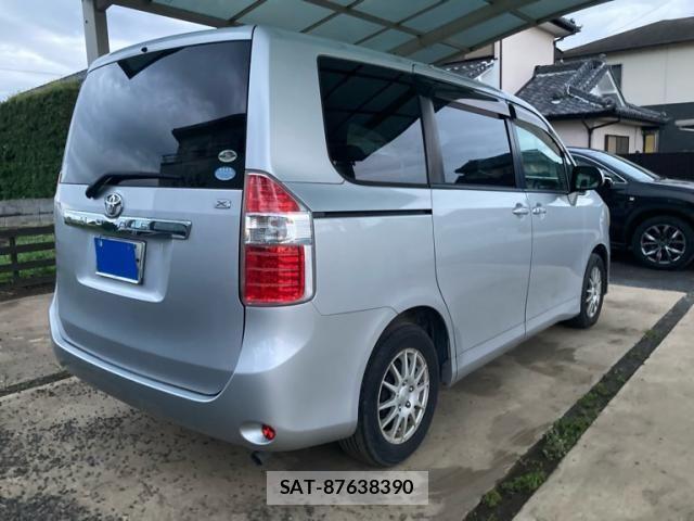 Toyota NOAH 2007-07 7501924-7