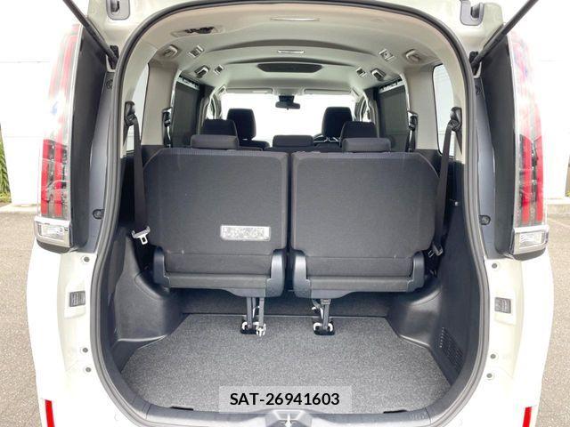 Toyota NOAH 2018-07 7509432-10