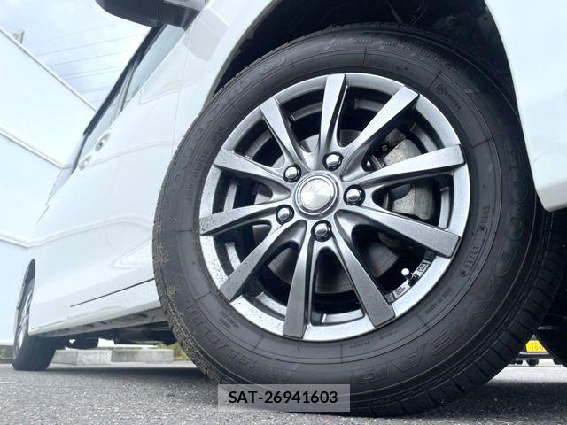 Toyota NOAH 2018-07 7509432-12