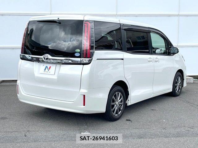 Toyota NOAH 2018-07 7509432-16