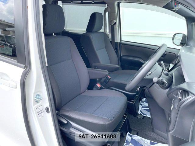 Toyota NOAH 2018-07 7509432-7