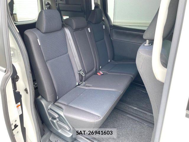 Toyota NOAH 2018-07 7509432-8