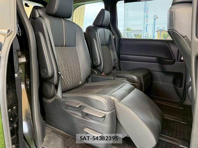 Toyota NOAH 2023-03 7501902-10