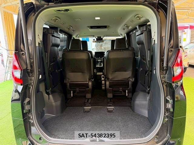 Toyota NOAH 2023-03 7501902-11