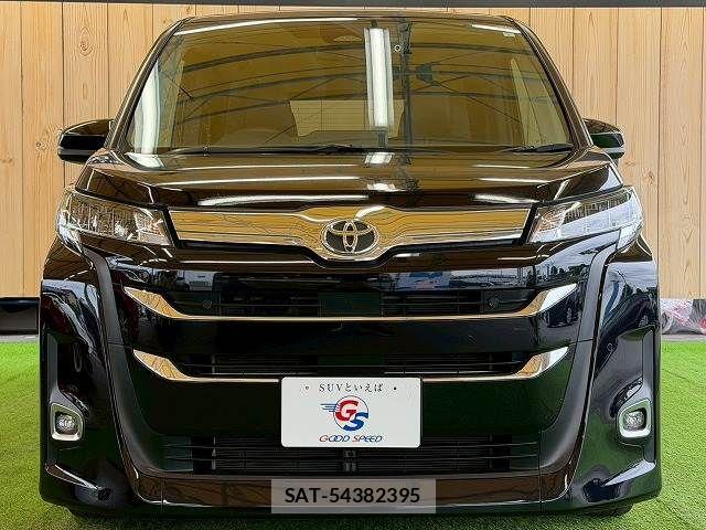 Toyota NOAH 2023-03 7501902-12
