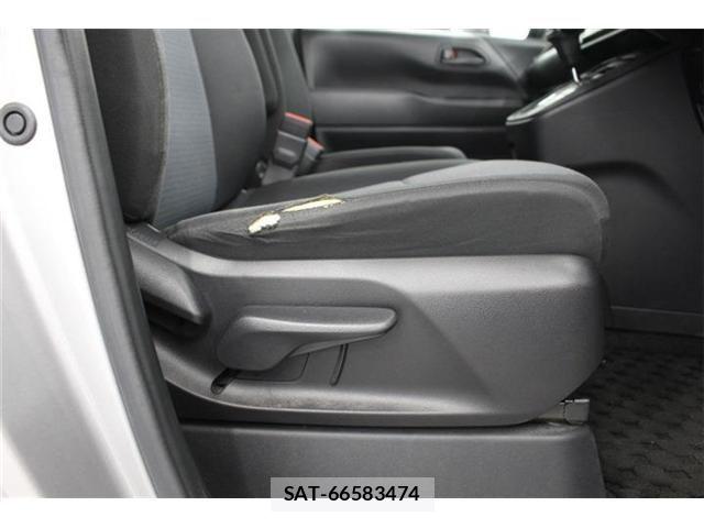 Toyota NOAH 2023-04 7509424-25