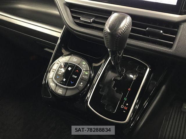 Toyota NOAH 2018-02 7501906-15