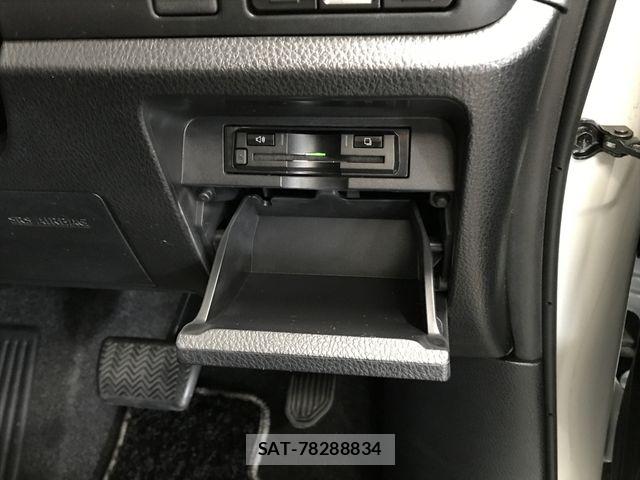 Toyota NOAH 2018-02 7501906-18