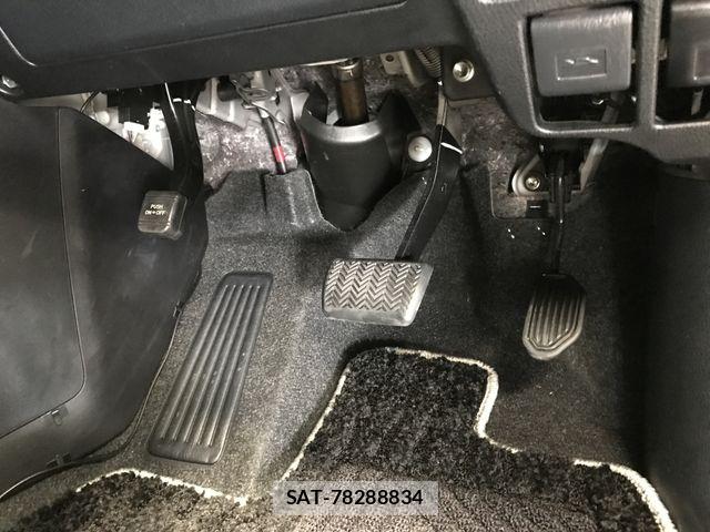 Toyota NOAH 2018-02 7501906-20